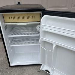 Mini Fridge / Freezer