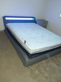 NEW KING-SIZE PILLOW TOP MATTRESS AND BOX SPRING