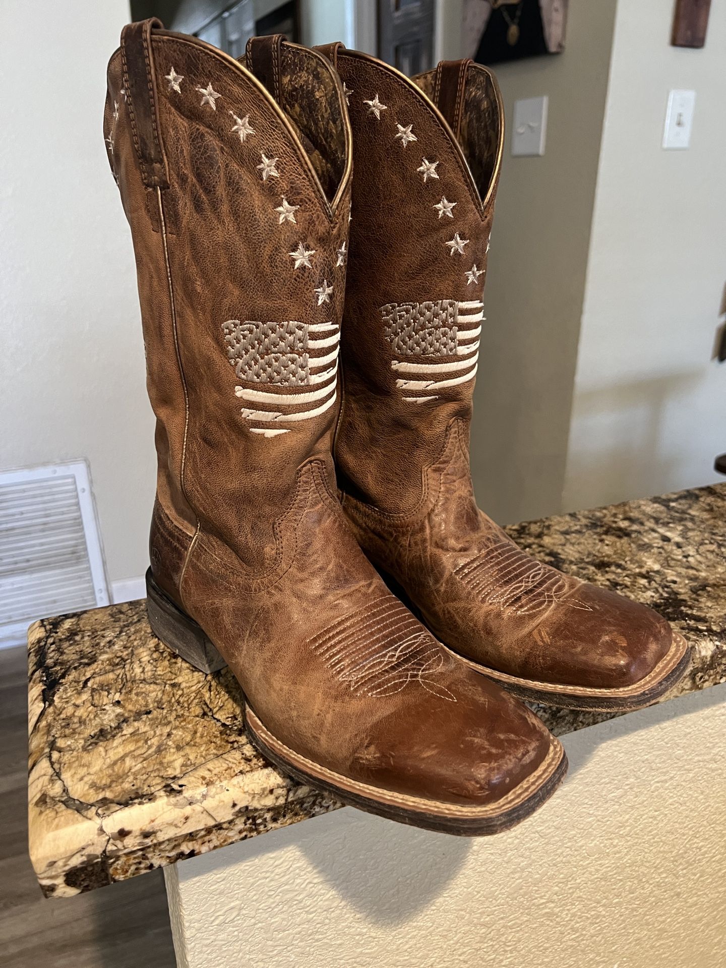 Ariat Cowgirl Boots – American Flag – Women’s 9.5