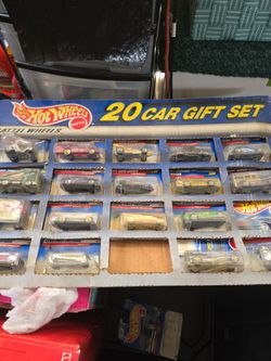 1999 Set of 18 HOT WHEELS $75 obo