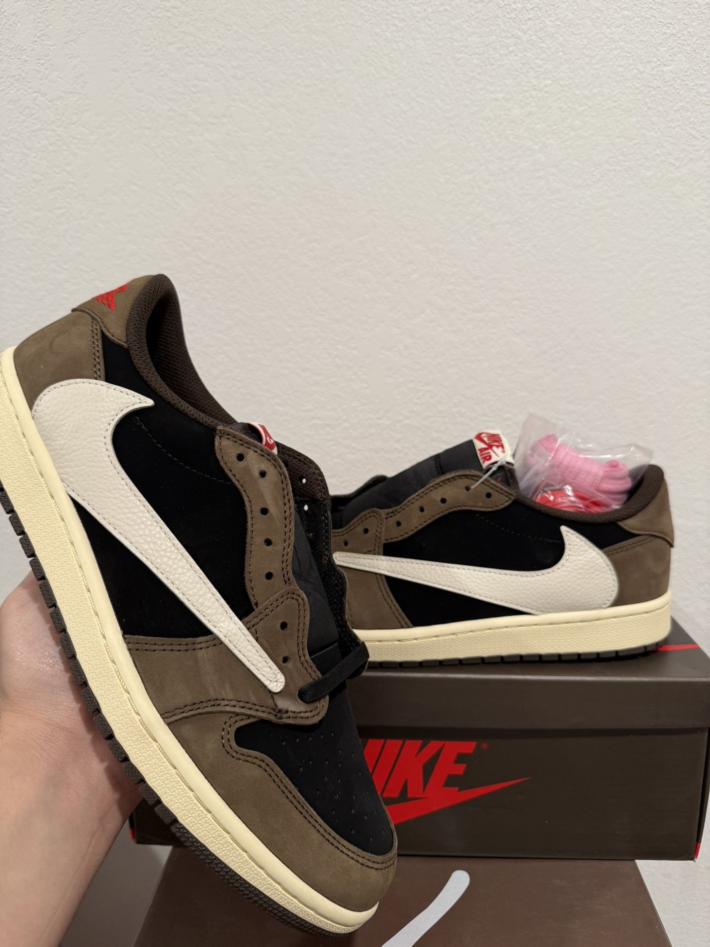 Nike Air jordan 1 low travis Scott Dark Mocha Size 7,7.5,8,8.5,9,9.5,10,10.5,11,12