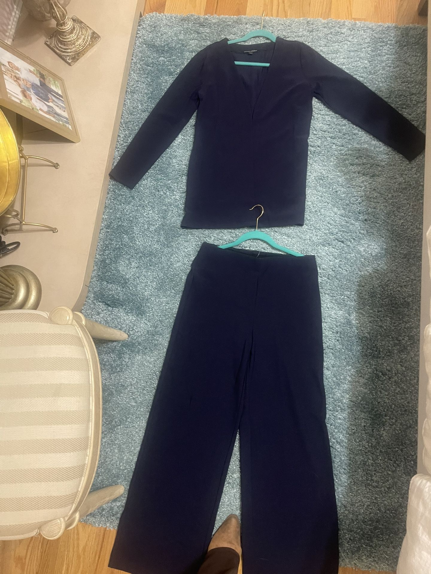 New Navy Blue Pants Suit Wrinkle Free Size Medium