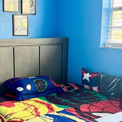 Bedroom Sets & Dining Room Set