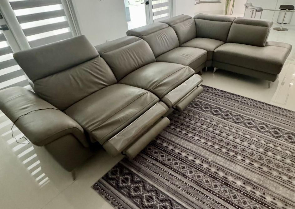 Sectional Leader Sofa With Reclining Seat