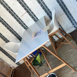 Table & Chairs