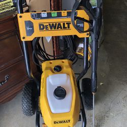 DEWALT 2400 PSI 1.1 GPM Cold Water Electric Pressure Washer with 20V  Open Box 