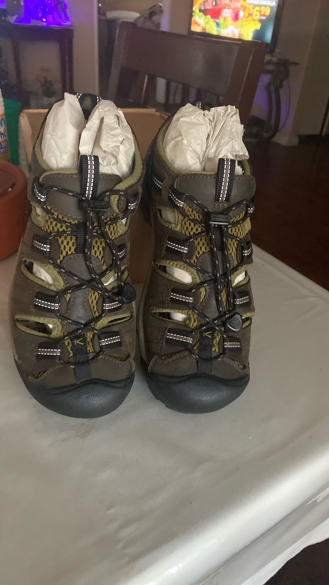 Keen Shoes 7.5 Size