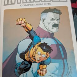Invincible compendium 1 deluxe/comic book