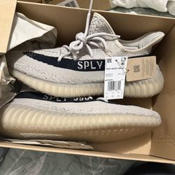 adidas Yeezy Boost 350 V2 Core Black Size 12 (Used)