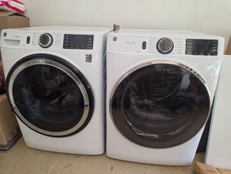 GE Washer and Dryer Set - Front Loader  MOVE IN SALE