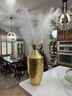 Gold Metal Decorative Base With Pampas Grass