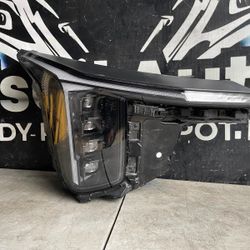 2024-2025 Kia Sorento Right Passenger Headlight Oem