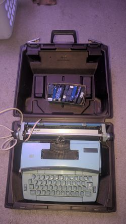 Old Typewriter includes Ink Cartridges **TURNS ON**