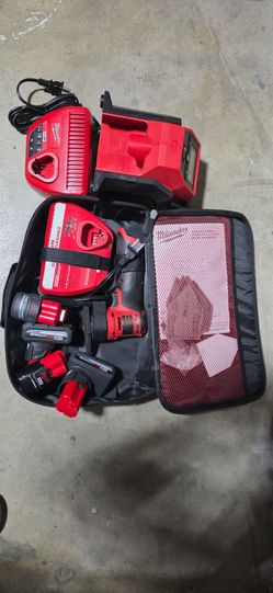 Milwaukee M12 portable Sander & Inflator