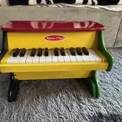 Melissa & Doug Piano with 25 Keys Toy Piano