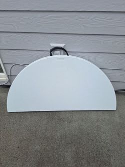 Lifetime 48inch round folding table