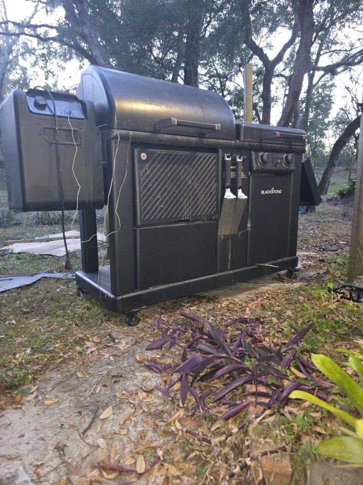 Blackstone Smoker And Flat Top