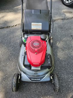 Honda 21" HRR216K10VYAA Self Propelled Mower w Bagger Excellent