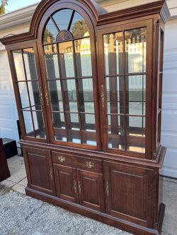 Pennsylvania House Solid Cherry China Cabinet – 2-Piece Hutch, Glass Display, Brass Hardware