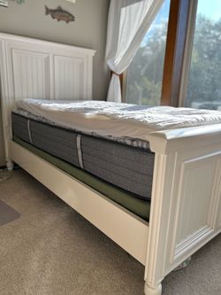 Eggshell White Bedroom Set