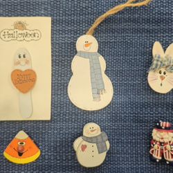 5 Holiday Pins And 1 Xmas Ornament
