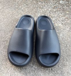 Black Yeezy Slides