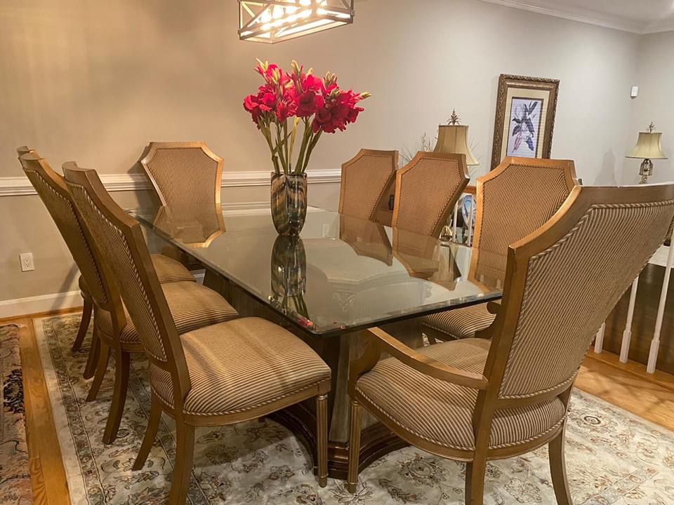 Luxurious & Grand- Complete Dining Room Set W/ Gorgeous Glass Table, 2 Arm Chairs and 6 Side Chairs