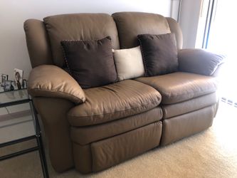 Leather loveseat recliner like new