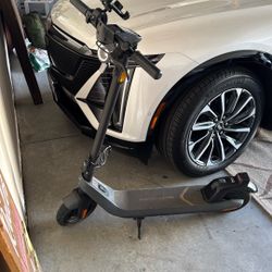 KQI2 electric scooter