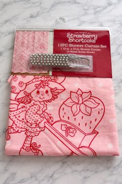 Strawberry Shortcake Shower Curtain Set – 13 Piece (New)
