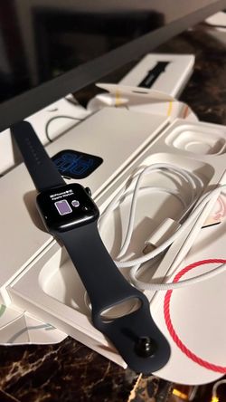 Apple Watch SE 3 40mm brand new
