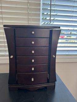 Armoire JEWERLY $25
