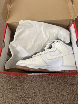 BRAND NEW: Women’s High Dunk Size 8