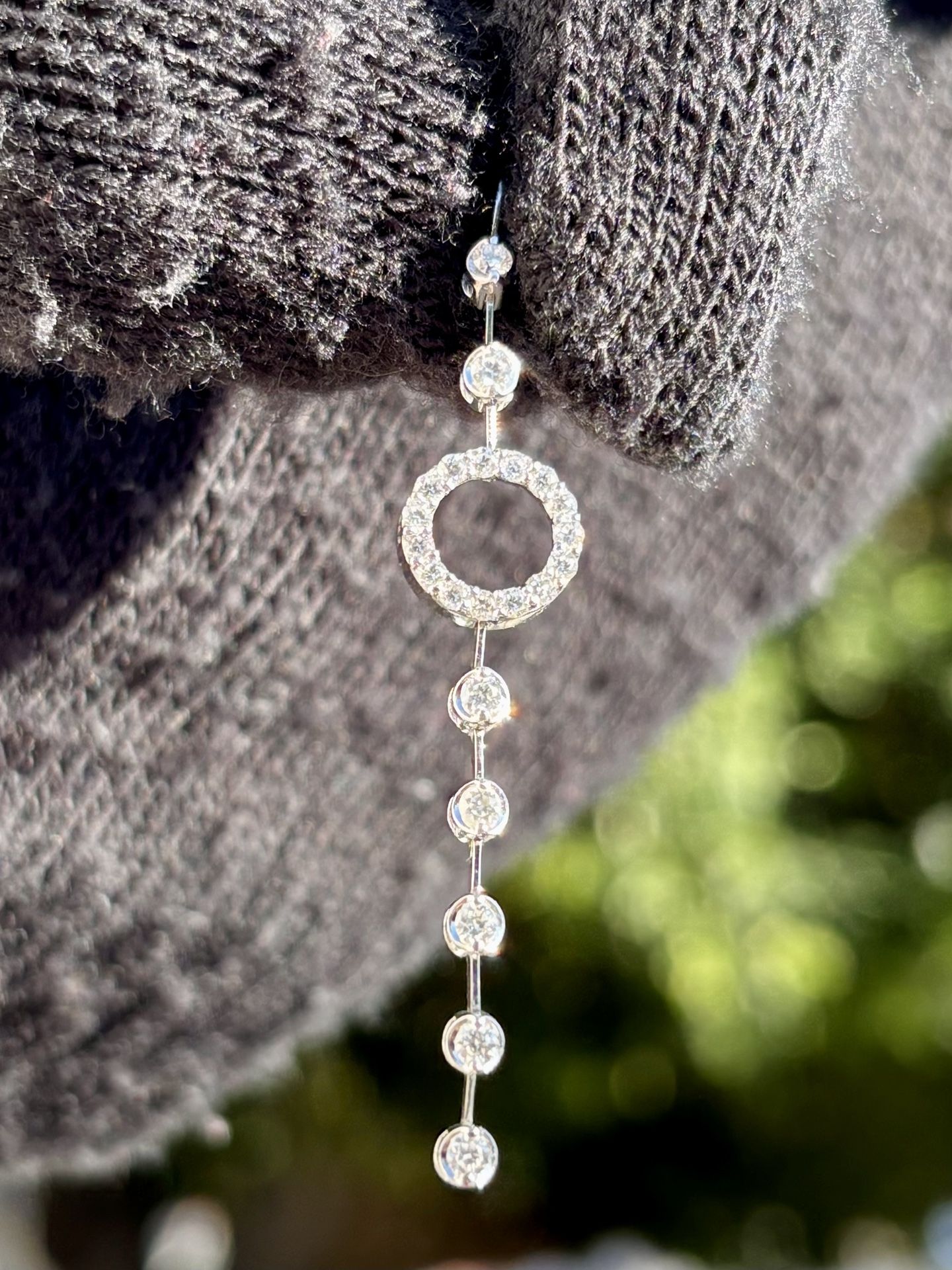 18K White Gold Diamond Round Dangle Pendant