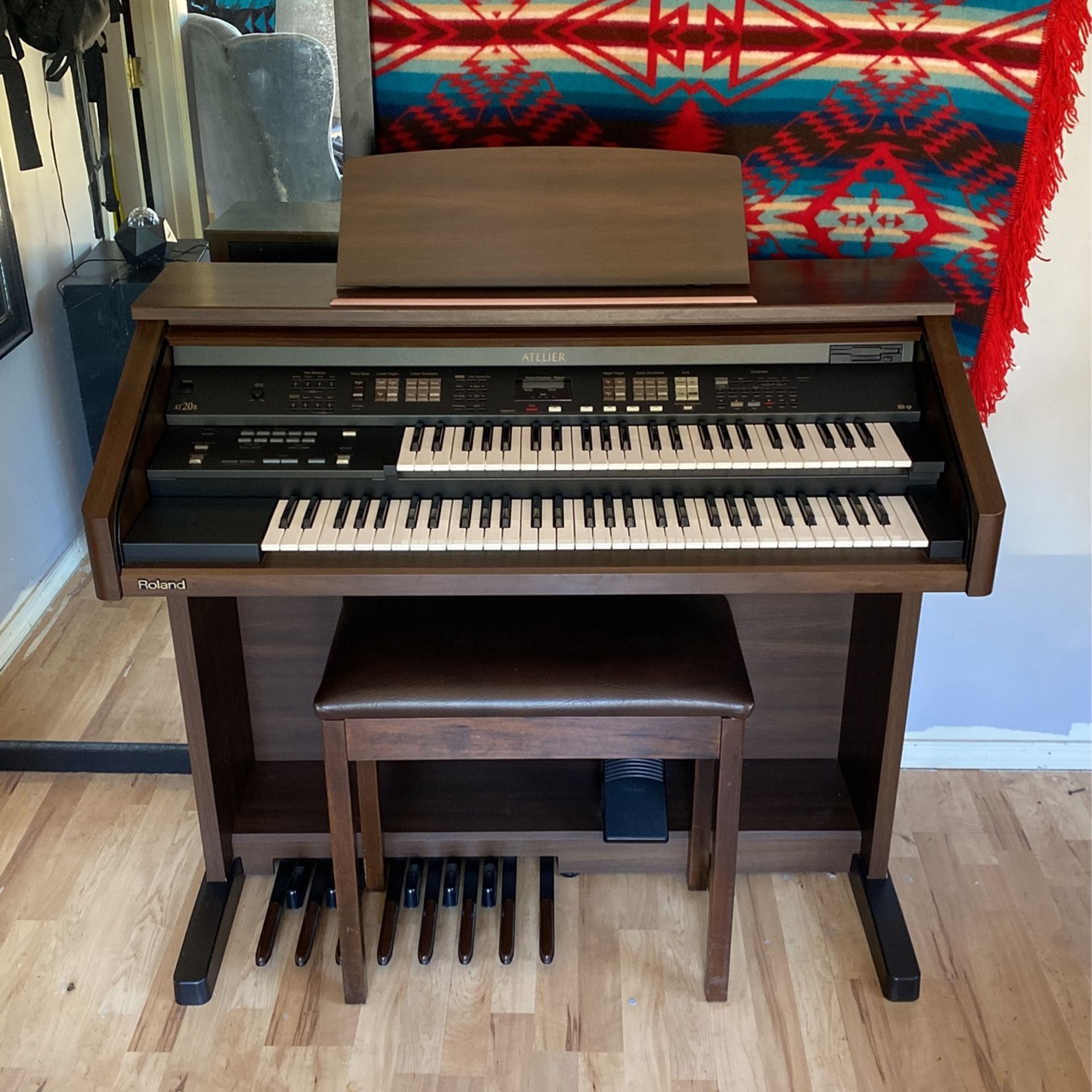 Roland Atelier AT20R Stand Up Electric Organ MIDI