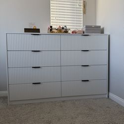 Dresser and 2 night stands great condition