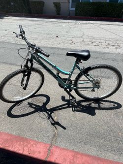 Like new womens mountain bike