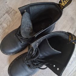 Dr Martin Boots Ladies Size 7