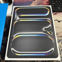 IPAD PRO 13 M5 (NEWEST MODEL) 1TB MEMORY (WIFI + CELLULAR) BRAND NEW