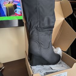 Women’s boots Brand New In Box 