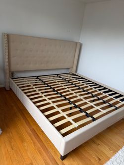 Merrick Lane Chenoa King Upholstered Platform Bed – Beige