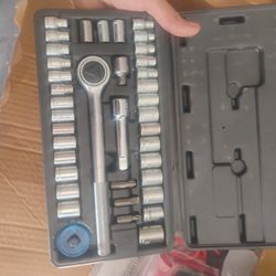 40 Piece Set Of Sockets