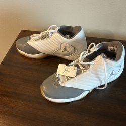 Air Jordan B”2rue Brand New