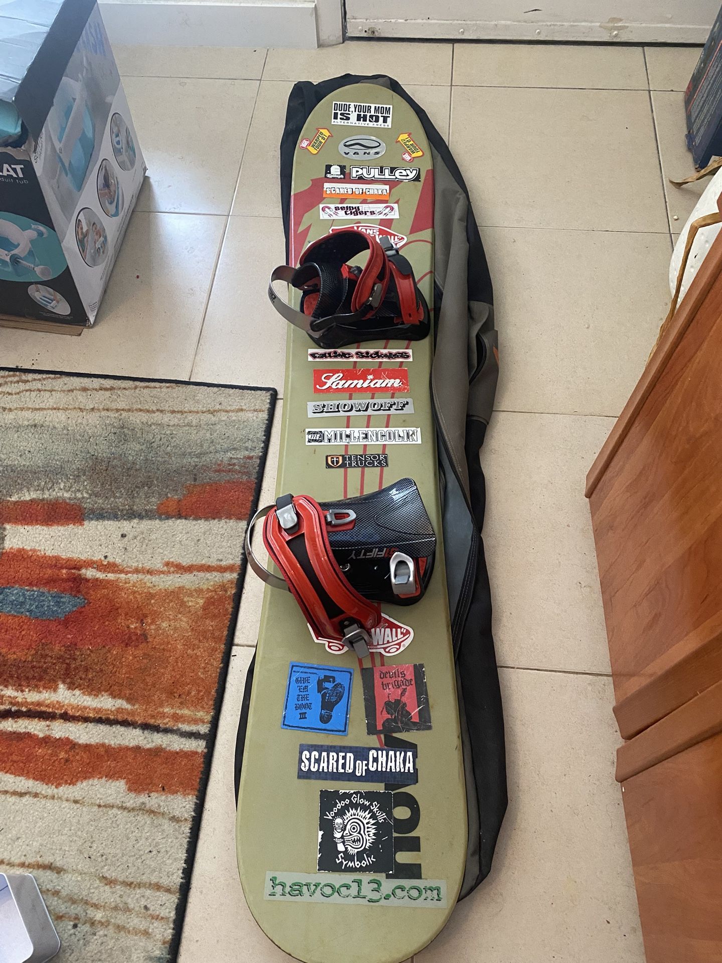 Dekine Snowboard With Bag