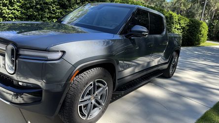 Rivian R1T Stainless Steel Running Boards (Stealth Black)