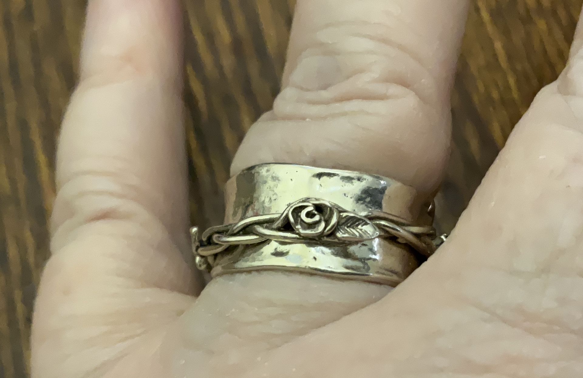 OR  PAZ Rose Sterling silver spinner ring size 8
