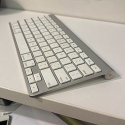 Apple Keyboard 