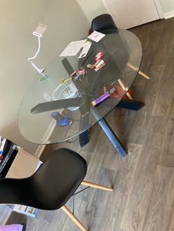 Dinning room table 2 chairs