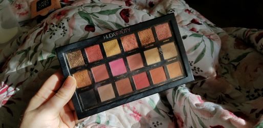 Huda beauty (rose gold edition) palette