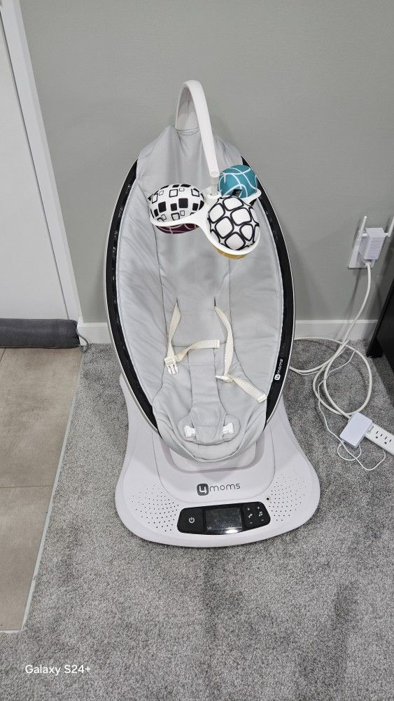 4moms MamaRoo Multi-Motion Baby Swing Older Style About 5 Years Old